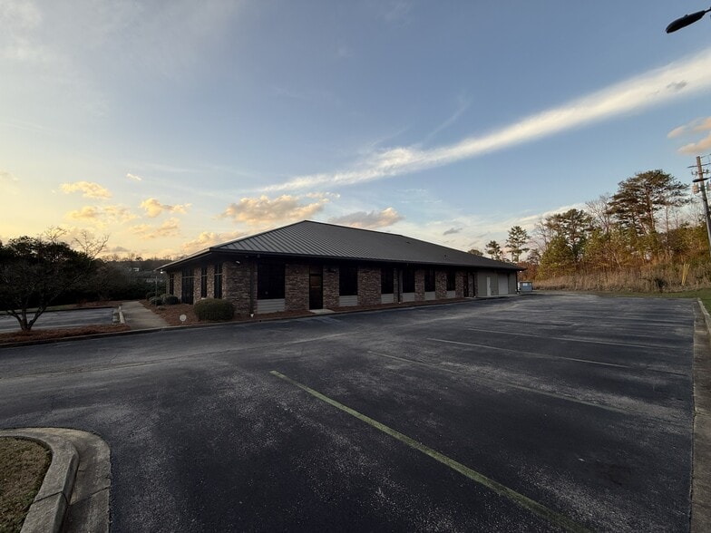 More Photos Of 710 Maple St, Birmingham Office For Sale