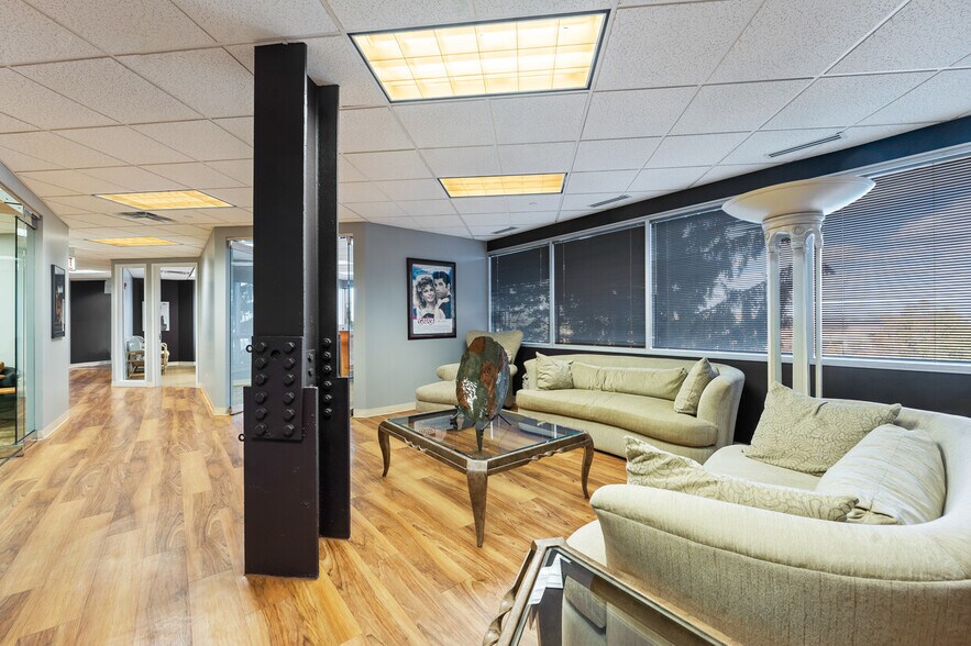 More Photos Of 1 TransAm Plaza Dr, Oakbrook Terrace Office For Sale