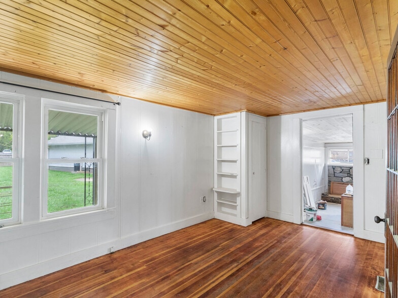 More Photos Of 505 E Main St, Burnsville Apartments For Sale