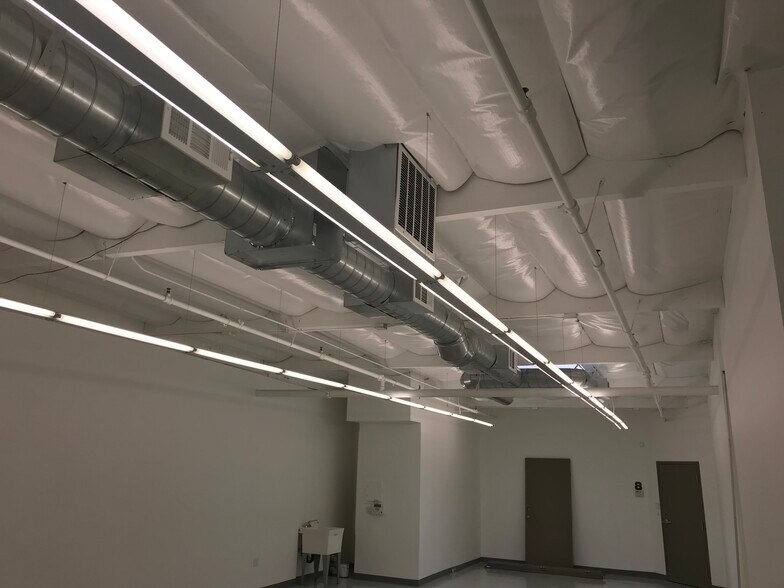 More Photos Of 1031 W Manchester Blvd, Inglewood Light Distribution For Lease