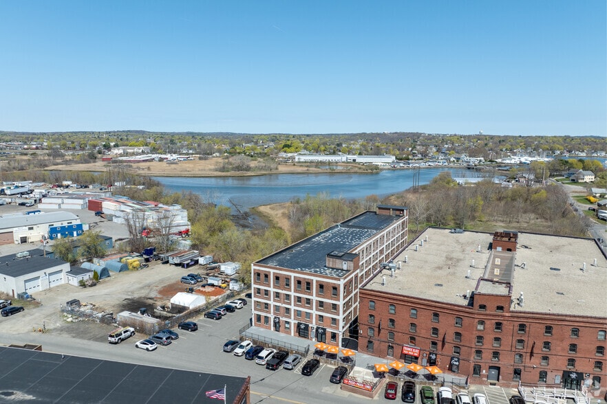 More Photos Of 58 Pulaski St, Peabody Manufacturing For Lease