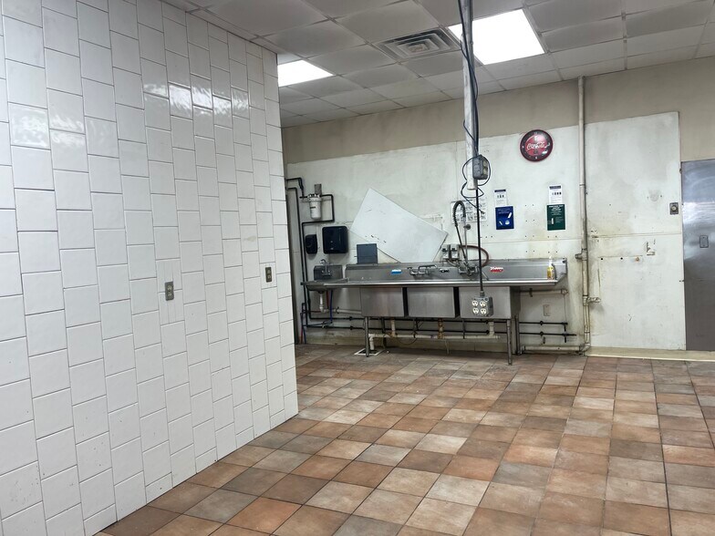 More Photos Of 191 Rt-15, Lafayette Storefront Retail Office For Lease