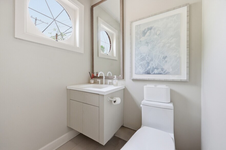 More Photos Of 131 Kentucky Ave, Lexington Freestanding For Sale