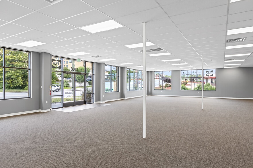 More Photos Of 7308 Shallowford Rd, Chattanooga Storefront Retail Office For Lease