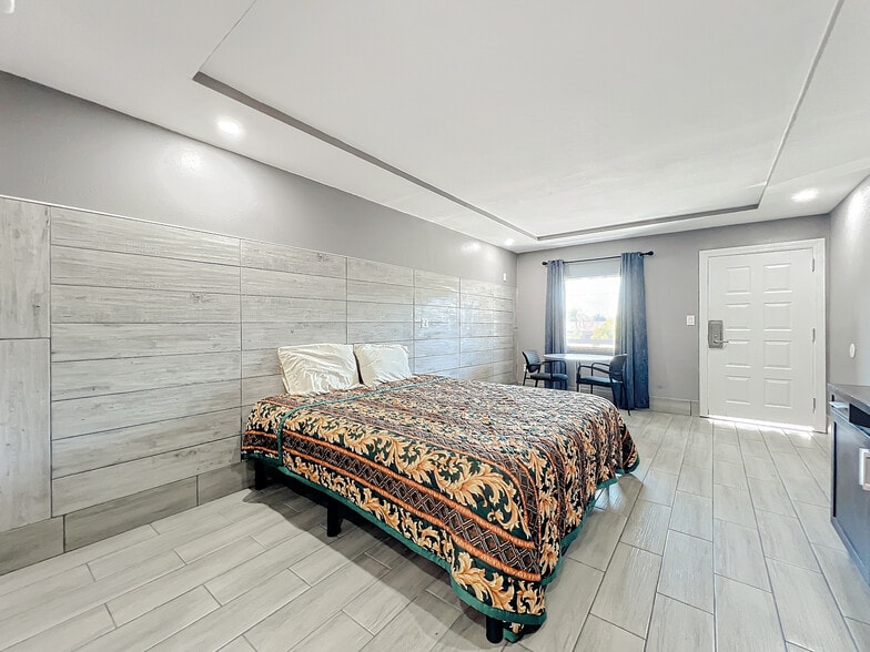 More Photos Of 307 E Vine St, Kissimmee Hotel For Sale