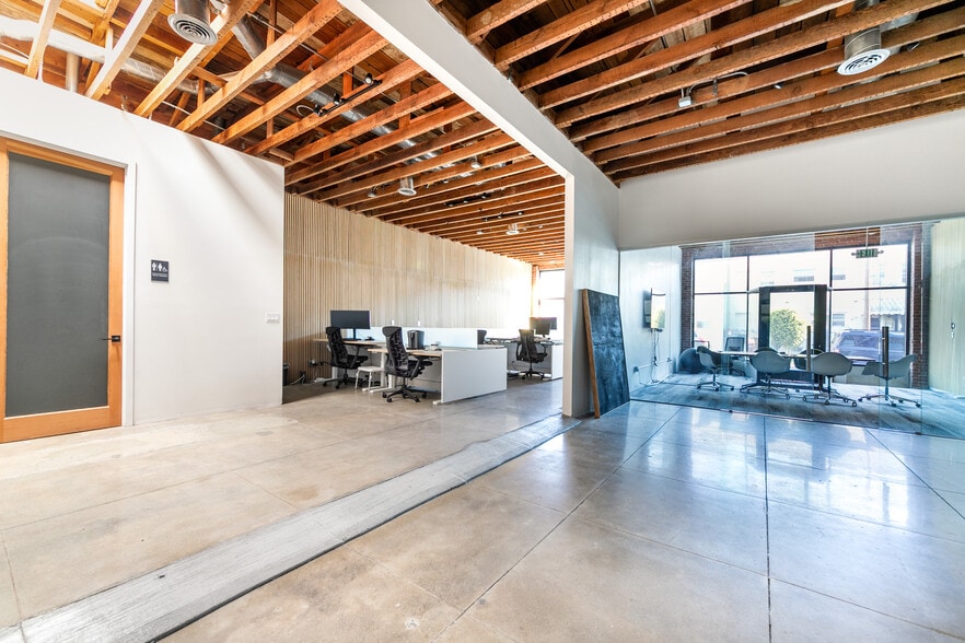 More Photos Of 1005 N Madison Ave, Los Angeles Storefront Retail Office For Lease