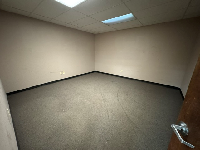 More Photos Of 5 Johnson Dr, Raritan Warehouse For Lease