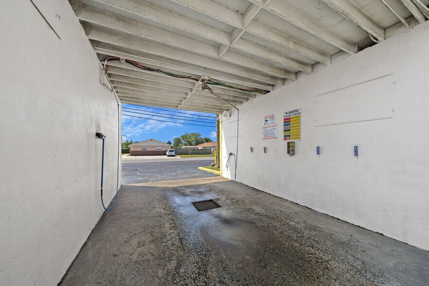 More Photos Of 100 Lucas Rd, Merritt Island Carwash For Sale