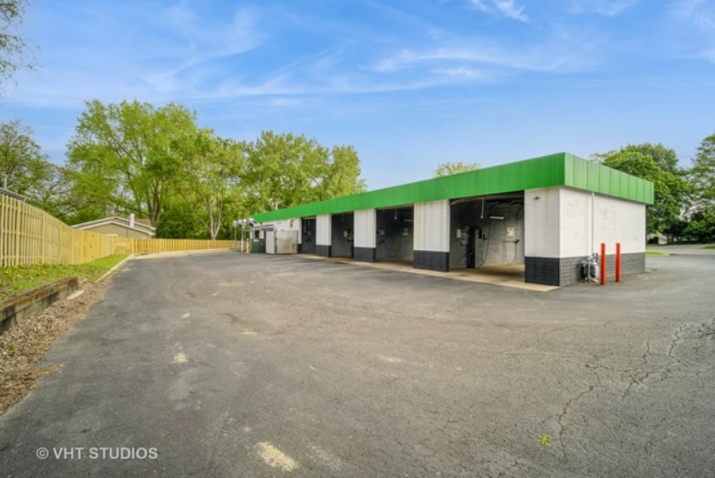 More Photos Of 235 W State Rd, Island Lake Carwash For Sale