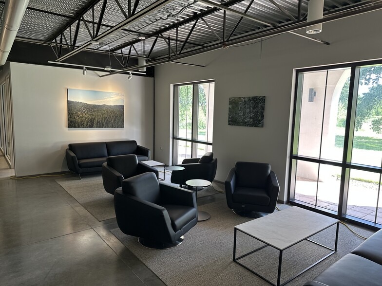 More Photos Of 1825 Airport Rd, Ukiah Airplane Hangar For Lease