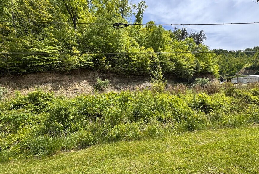 More Photos Of KY Rte 40 and Rte 580 Oil Springs, Oil Springs Land For Sale