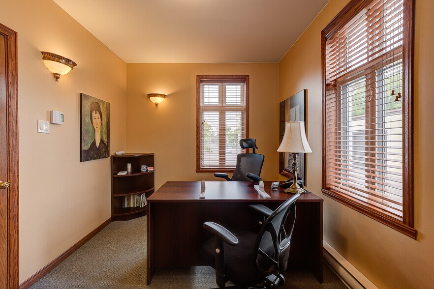 More Photos Of 415 Rue Du Village, Repentigny Office For Sale