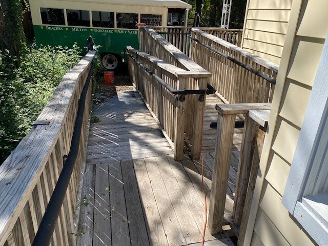 More Photos Of 610 N Spring St, Pensacola Office For Lease