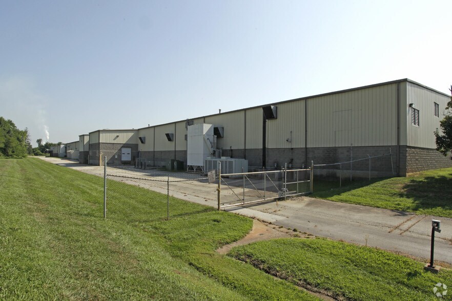 More Photos Of 7301 Distribution Dr, Louisville Manufacturing For Sale