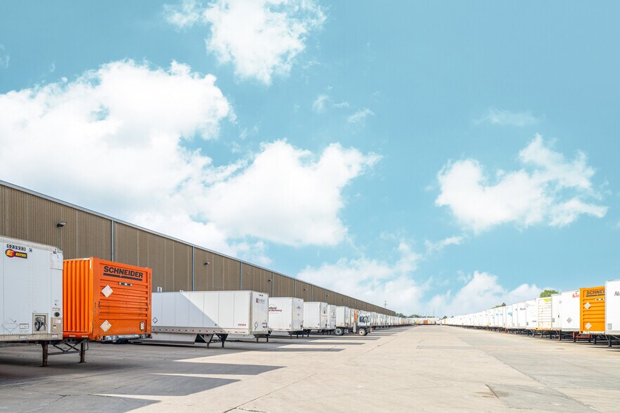 More Photos Of 475 Superior Ave, Munster Warehouse For Sale