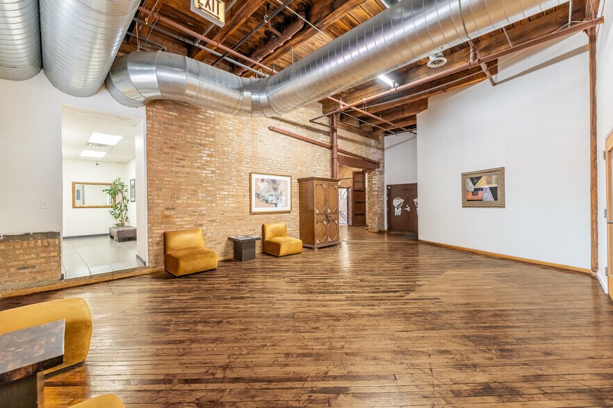 More Photos Of 600 W Cermak Rd, Chicago Loft Creative Space For Lease