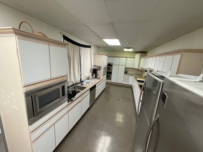 More Photos Of 6600 New York Ave, Arlington General Retail For Lease