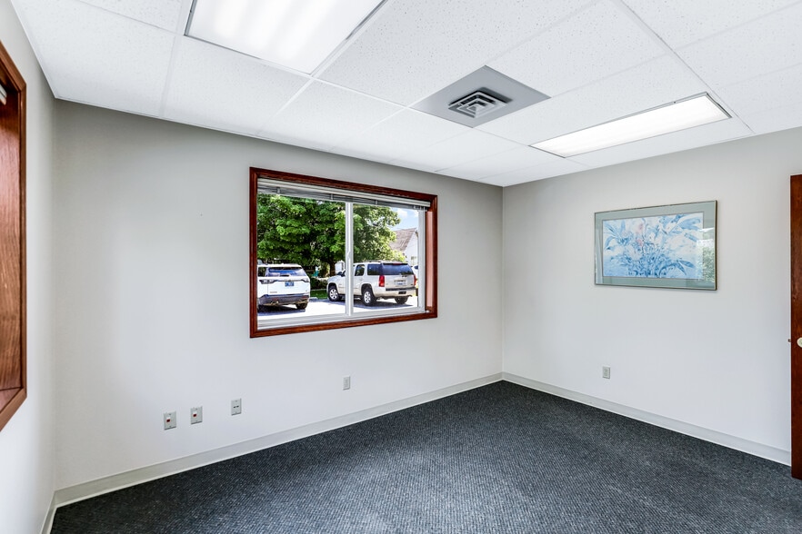 More Photos Of 9629 N Colfax Rd, Spokane Office For Sale