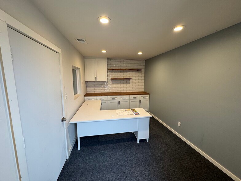 Primary Photo Of 721 Bulverde Rd, Bulverde Freestanding For Lease