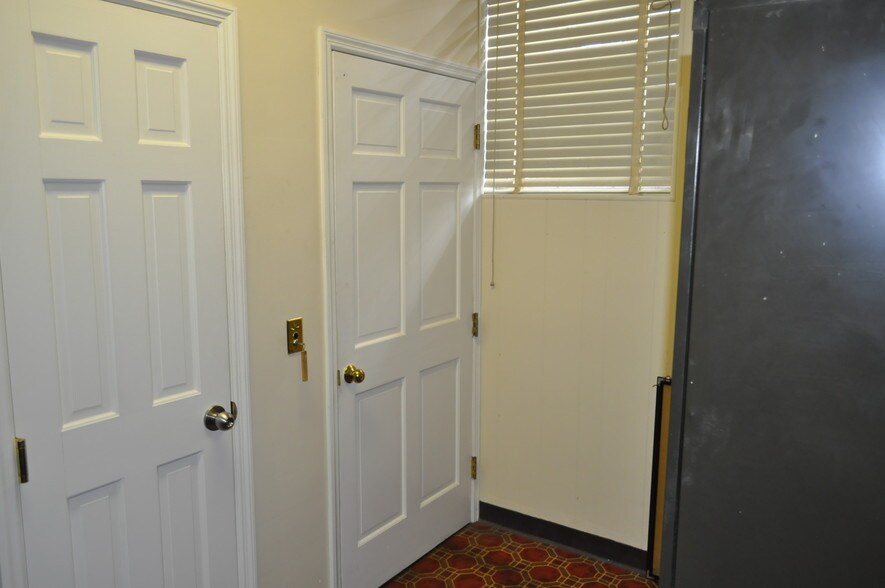 More Photos Of 5502 Noyes Ave, Charleston Specialty For Sale