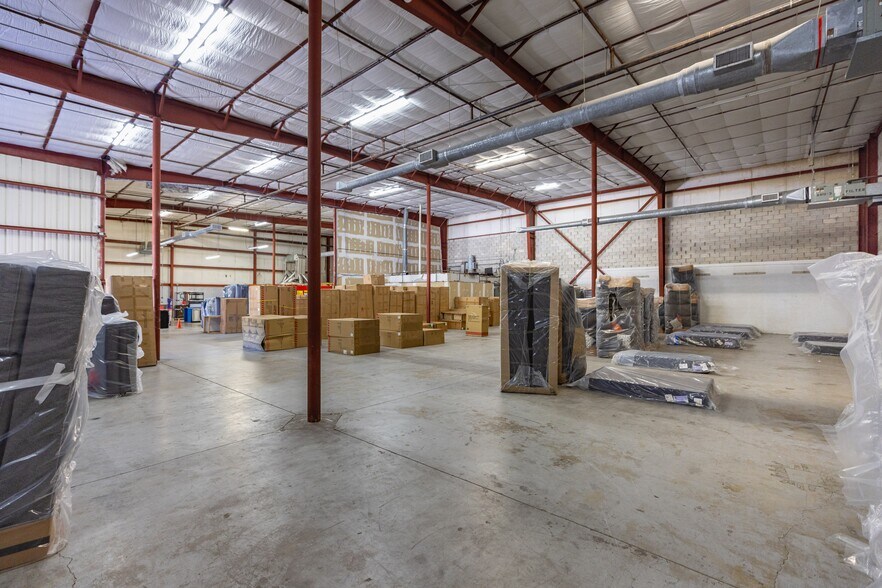 More Photos Of 6588 N Military Trl, West Palm Beach Light Distribution For Lease