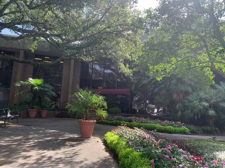 More Photos Of 4021A Ambassador Caffery Pky, Lafayette Office For Lease