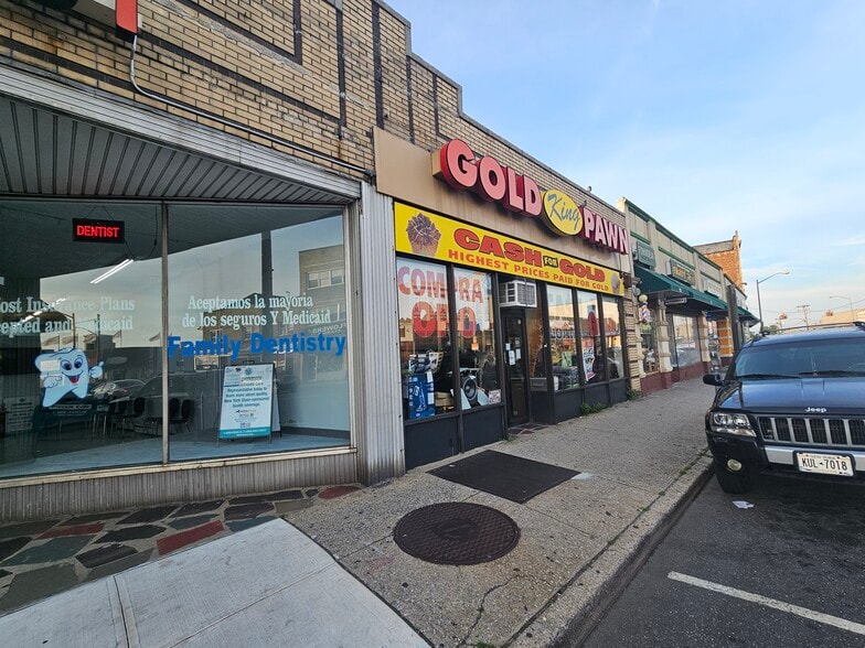 More Photos Of 24-26 W Merrick Rd, Freeport Storefront For Sale