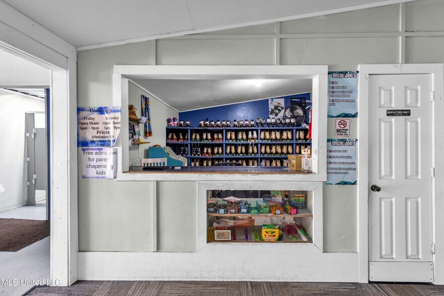 More Photos Of 6238 MS-198, Lucedale Specialty For Sale