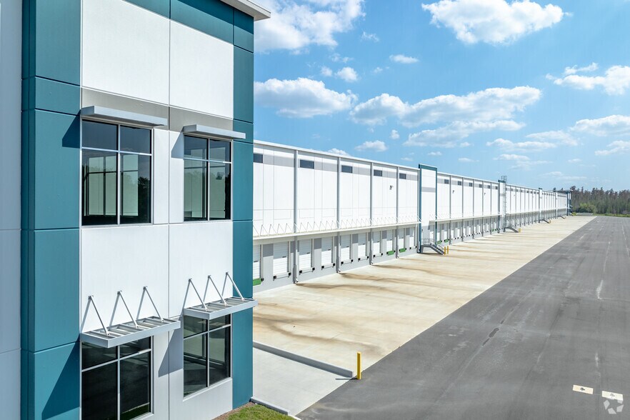 More Photos Of 1415 Winston Park Blvd, Lakeland Unknown For Lease