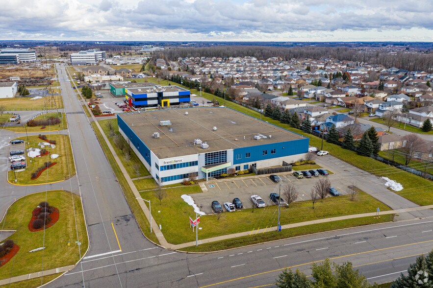 More Photos Of 640 Bridge St W, Waterloo Warehouse For Lease