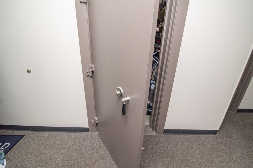 More Photos Of 245 Grandview Ave, Bellevue Light Distribution For Lease