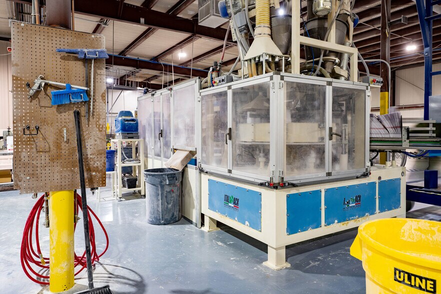 More Photos Of 225 Lawton Ave, Hereford Manufacturing For Sale