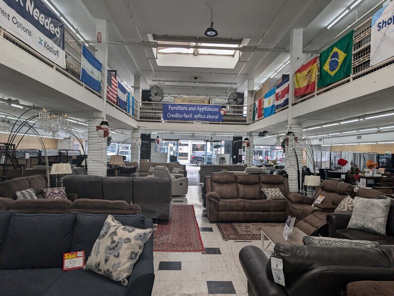 More Photos Of 6717-6719 Pacific Blvd, Huntington Park Storefront For Lease