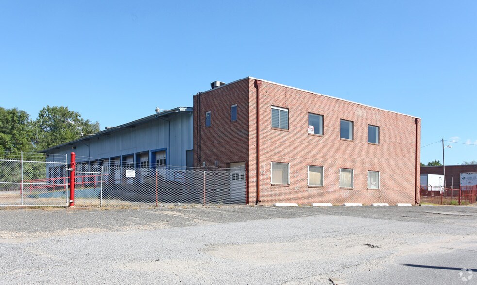 More Photos Of 2324 Eskow Ave, Halethorpe Warehouse For Lease