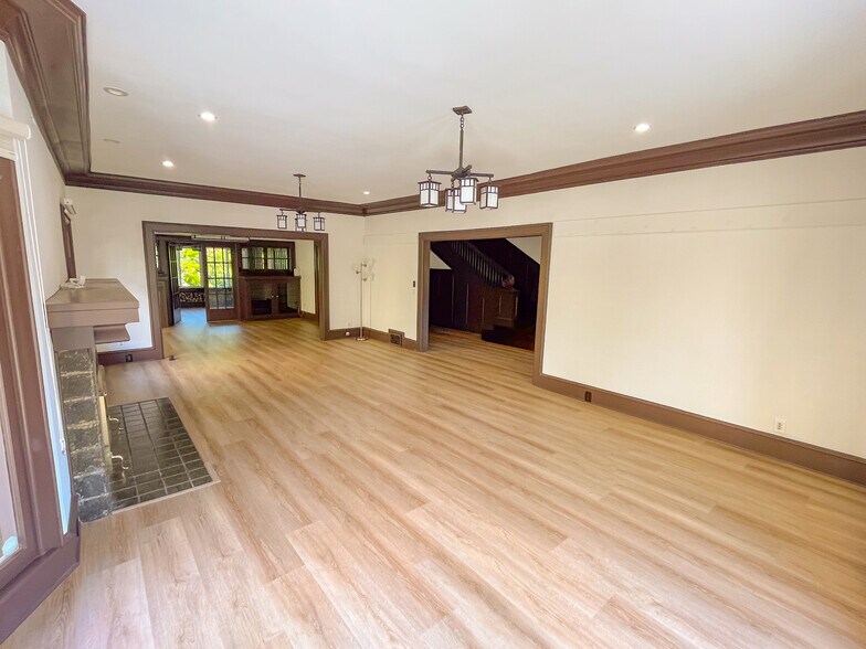 More Photos Of 658 S Bronson Ave, Los Angeles Office Residential For Sale