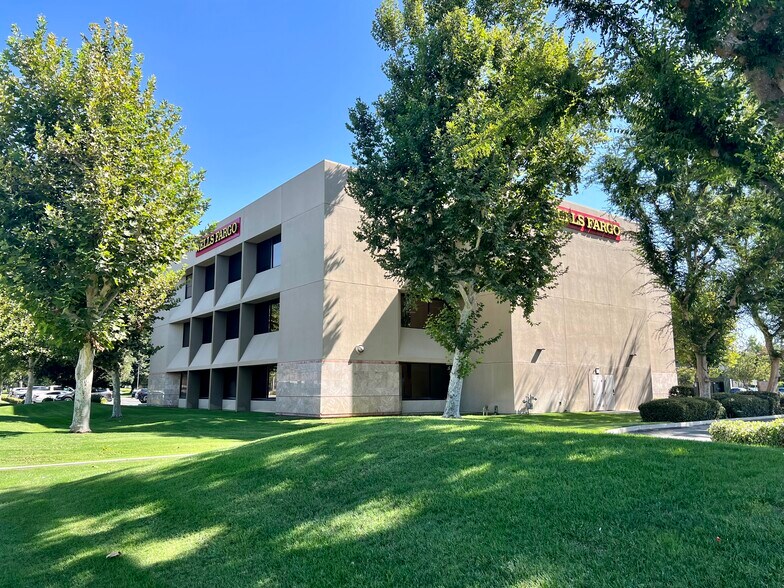 More Photos Of 5401 California Ave, Bakersfield Office For Lease