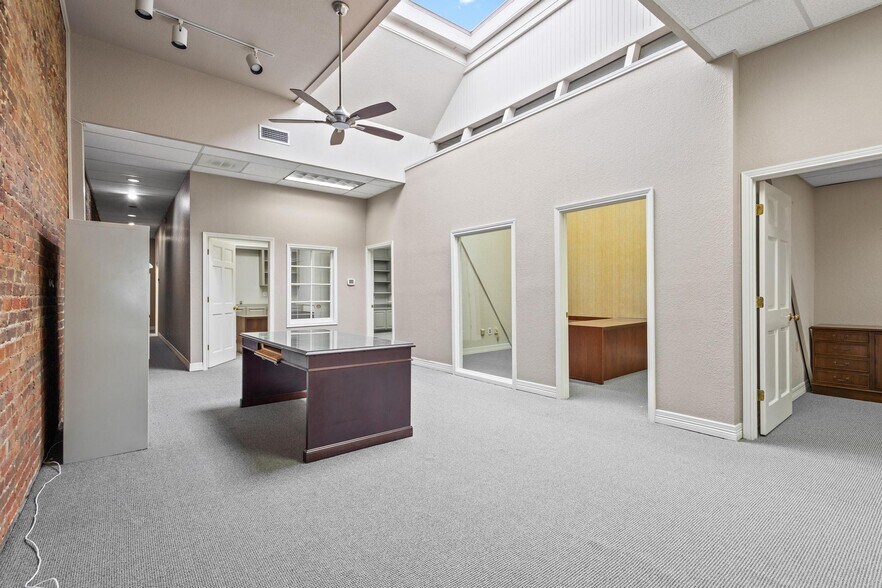 More Photos Of 111 S Travis St, Sherman Office For Sale