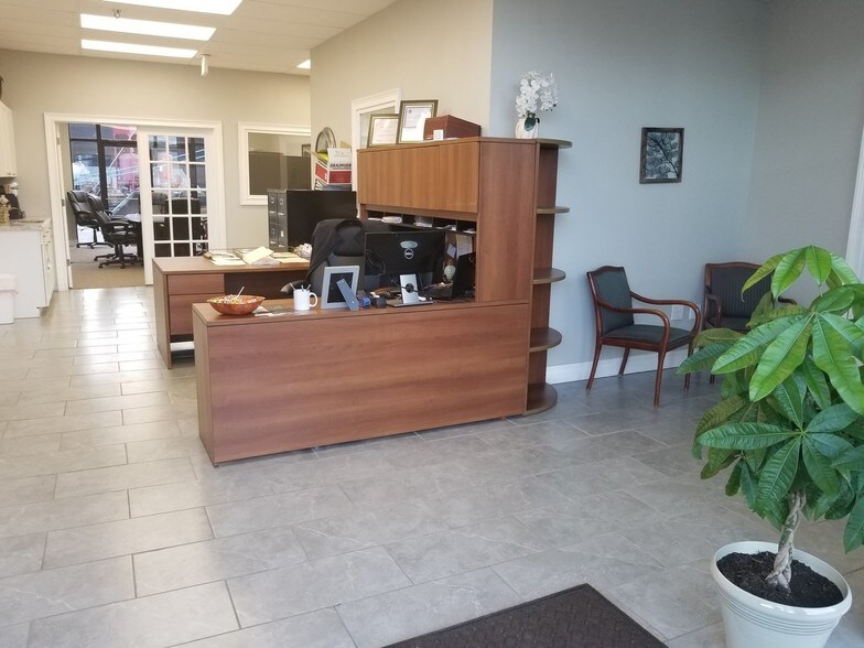 More Photos Of 1400 Pierside St, North Charleston Flex For Lease