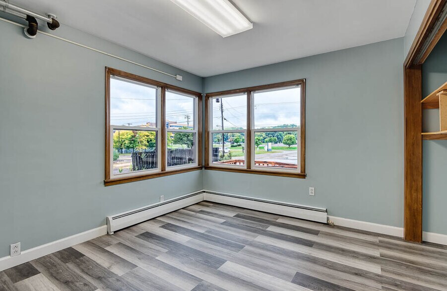 More Photos Of 32 E Mendota Rd, Inver Grove Heights Auto Dealership For Sale