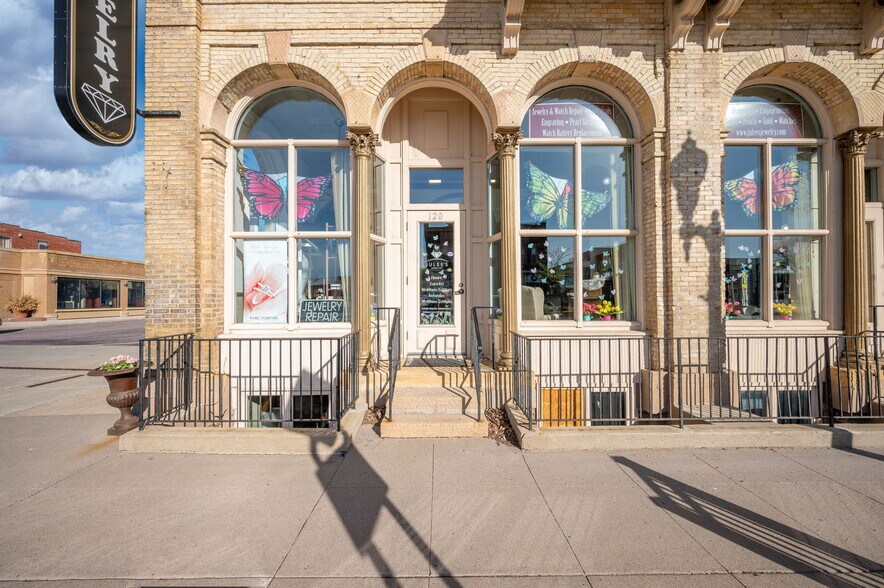 More Photos Of 122 S Minnesota Ave, Saint Peter Apartments For Sale