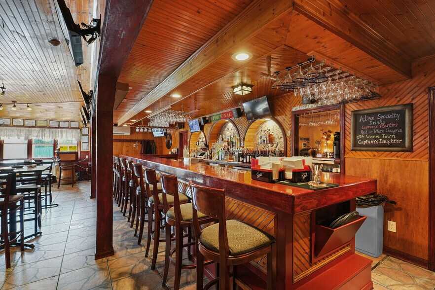 More Photos Of 569 Winthrop St, Rehoboth General Retail For Sale