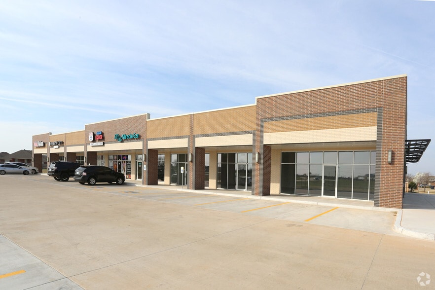 More Photos Of 4301 N Sara Rd, Yukon Freestanding For Lease
