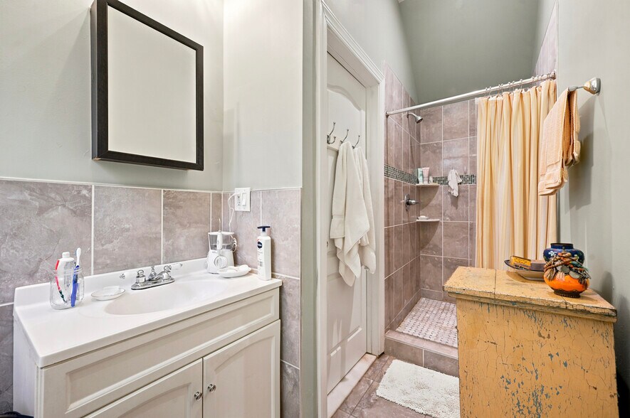 More Photos Of 807 S 49th St, Philadelphia Apartments For Sale