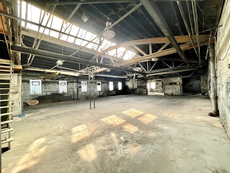More Photos Of 1838-1842 N Elston Ave, Chicago Warehouse For Lease