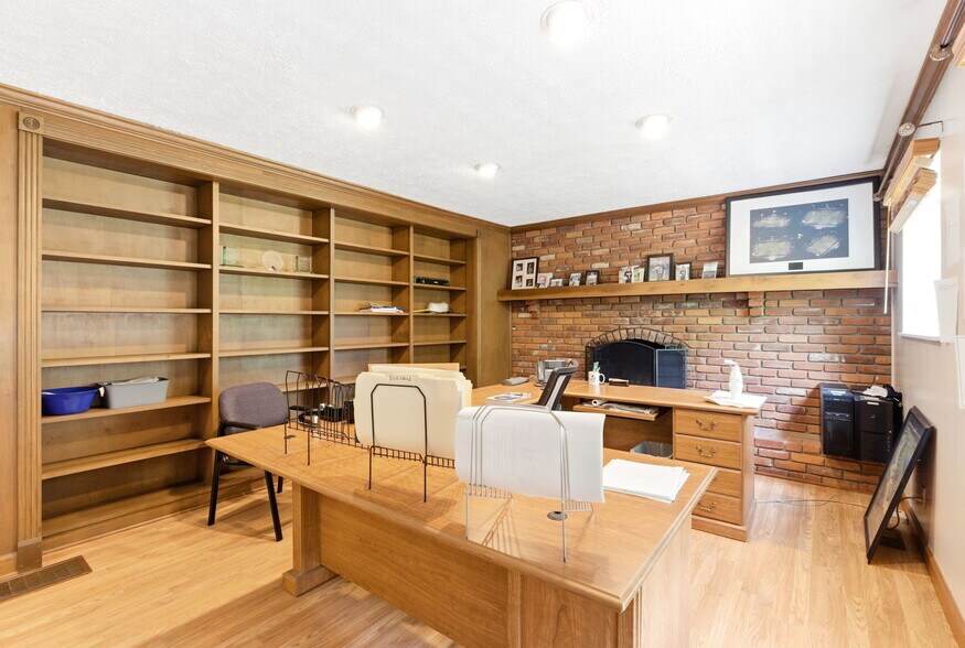 More Photos Of 10 Fairway Dr, Springboro Office Residential For Sale