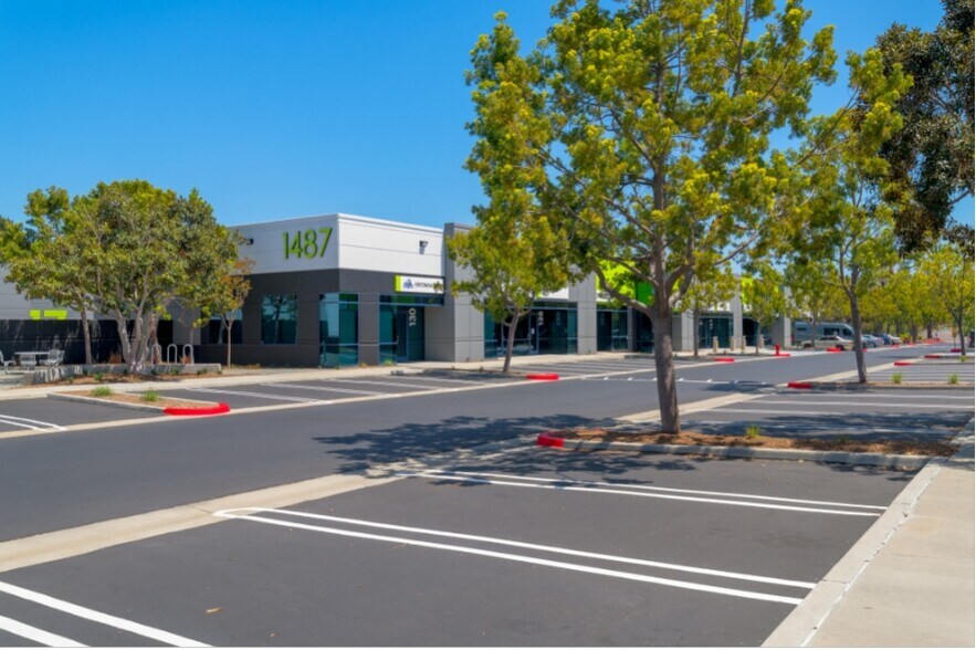 More Photos Of 1487 Poinsettia Ave, Vista Warehouse For Lease