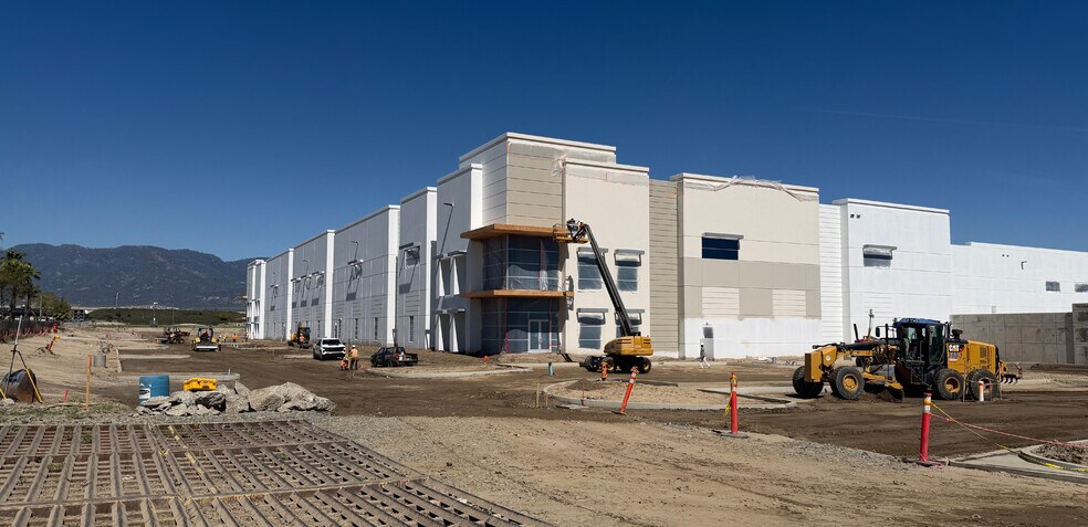 More Photos Of 1697 N Pepper Ave, Rialto Distribution For Lease