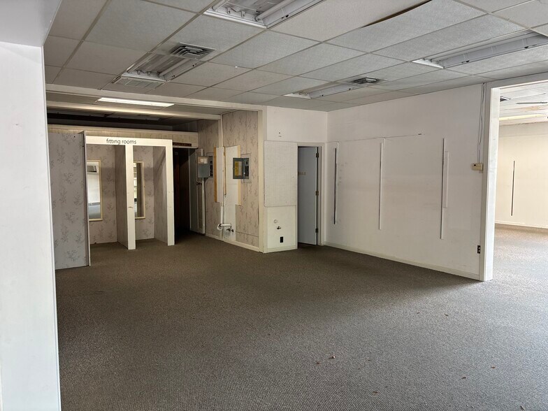 More Photos Of 2820 Linkhorne Dr, Lynchburg Specialty For Sale