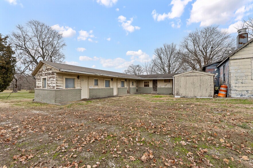 More Photos Of 7200 US-150, Greenville Office For Sale