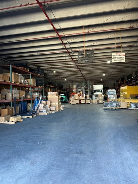 More Photos Of 8300 NW 70th St, Miami Warehouse For Lease